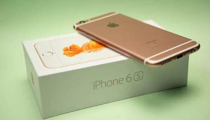 Pros and Cons of the iPhone 6