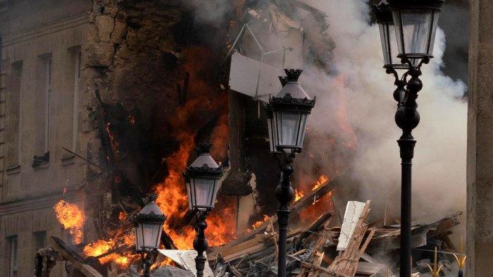explosion in paris destroys 2 buildings 24 injured 2 missing f07472a