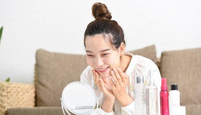 An Easy, Everyday Way To Make Your Face Look Younger And Fresher!
