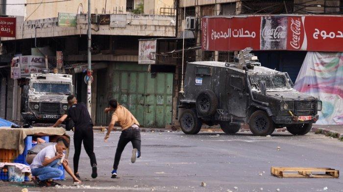 israeli troops attack the west bank city of nablus killing two palestinians ac92426