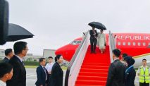 Upon His Arrival In Chengdu, President Jokowi Was Greeted By The Chinese Minister Of Education