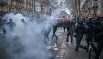 Chaos! Demo & Kerusuhan Pecah di Prancis Terkait Reformasi Pensiun Macron