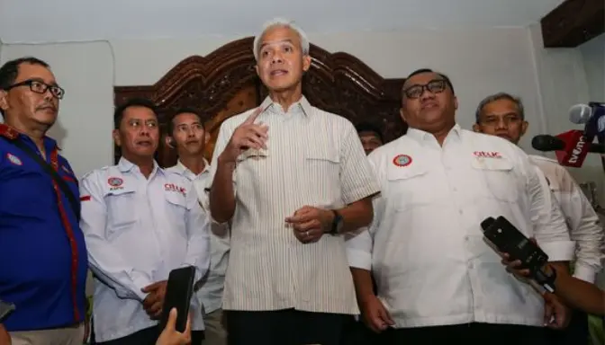 Ganjar Pranowo usai bertemu serikat buruh