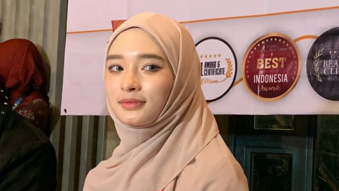 Inara Rusli Buka Cadar Demi Nafkahi Anak, Netizen Astaghfirullah Segitunya Cari Uang - Foto VIVA