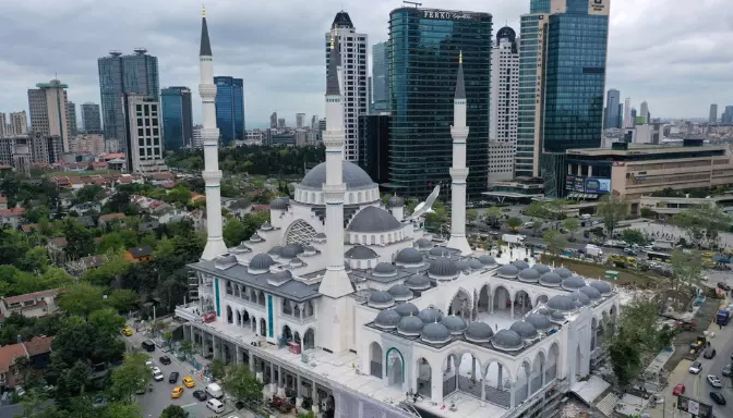 Pemandangan udara Masjid Barbaros Hayrettin Pasha, Istanbul, Turkey