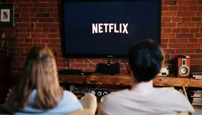 Rekomendasi Film dan Series Netflix yang Menghibur Selama #dirumahaja