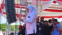 Dampingi Gibran di Sidoarjo, Khofifah: Jangan Lupakan Jatim, Mas Gibran