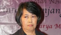 Mira W: Novelis Indonesia yang Menginspirasi Generasi Baru
