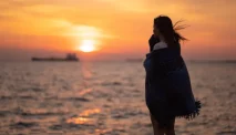 Novel Sedih: Mengapa Banyak Orang Menyukainya?