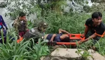 Sopir Pikap Nekat Lompat dari Jembatan Demi Hindari Debt Collector