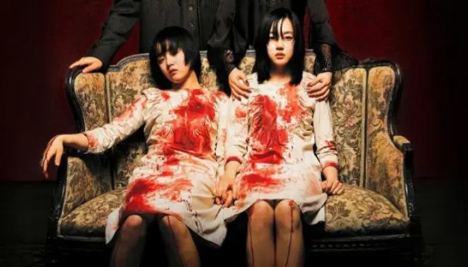 Rekomendasi Film Horor Korea yang Bikin Merinding 4 Rekomendasi Film Horor Korea - A Tale of Two Sisters (2003)