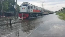 Rel Terendam Banjir, Kereta Api Blambangan Ekspres Dialihkan ke Alastua