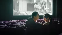 Link Nonton Film Jatuh Cinta Seperti di Film-Film, Tayang di Netflix
