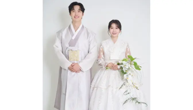 Putri komedian Lee Yong-sik Lee Su-min dan penyanyi trot Won Hyuk akan menikah. Won Hyuk SNS