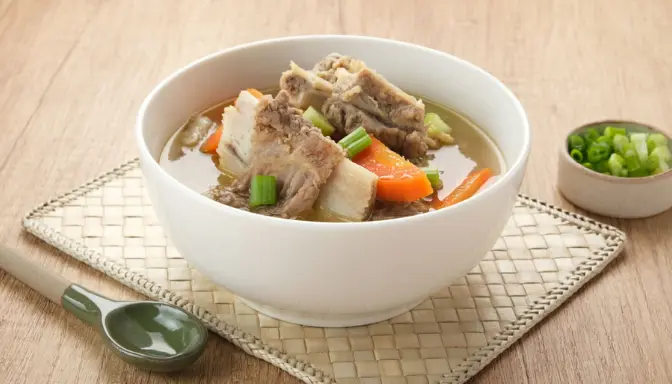 Hangatnya Semangkuk Sop Iga Sapi, Resep Lezat dan Tips Memasak
