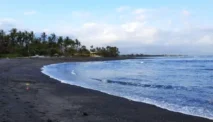 Pesona Tersembunyi Pantai Saba, Surga Pasir Hitam di Gianyar Bali