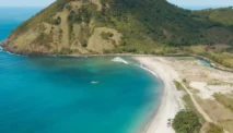Kuta Lombok: Bukan Sekadar Pantai, Ini Dia Pesona Tersembunyi yang Harus Kamu Jelajahi!