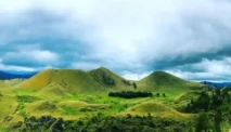 Pesona Kawah Wurung, Padang Rumput Luas Bak Negeri Dongeng di Kaki Gunung Ijen