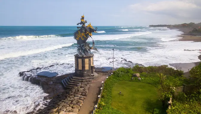 Pesona Senja Pantai Pererenan, Surga Selancar di Bali Selatan
