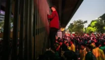 Demo Darurat Indonesia, Ribuan Massa Geruduk DPR, Tuntut Penolakan Revisi UU Pilkada