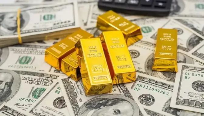 Harga Emas Anjlok, Tertekan Kenaikan Imbal Hasil Obligasi AS