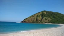 Pantai Mawun, Destinasi Pantai Tenang di Lombok, Nusa Tenggara Barat