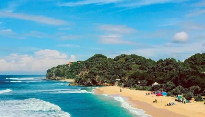 Pantai Watu Kodok, Destinasi Camping dan Surfing di Gunung Kidul