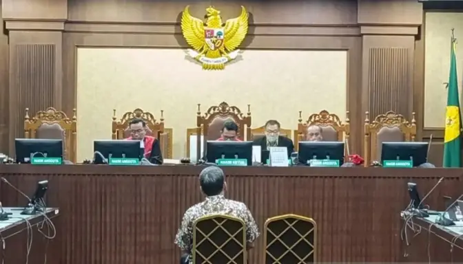 Mantan Direktur Pengembangan Bisnis PT Perusahaan Perdagangan Indonesia (Persero) atau PPI Charles Sitorus dalam sidang pembacaan surat dakwaan di Pengadilan Tipikor Jakarta