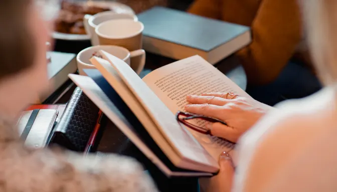 Penilaian atau Pertimbangan terhadap Kualitas Buku yang Didalamnya Dikemukakan tentang Pendapat Disebut Apa
