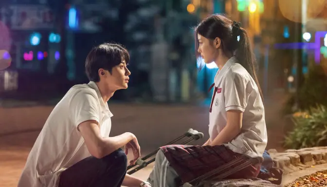 Film Antara Cinta dan Persahabatan - 20th Century Girl (2022)