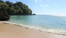 Liburan Seru di Pantai Padang Padang Bali, Dari Surfing Sampai Santai Nikmati Sunset