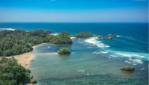 Mengungkap Keindahan Pantai Kondang Merak, Permata Hijau di Pesisir Selatan