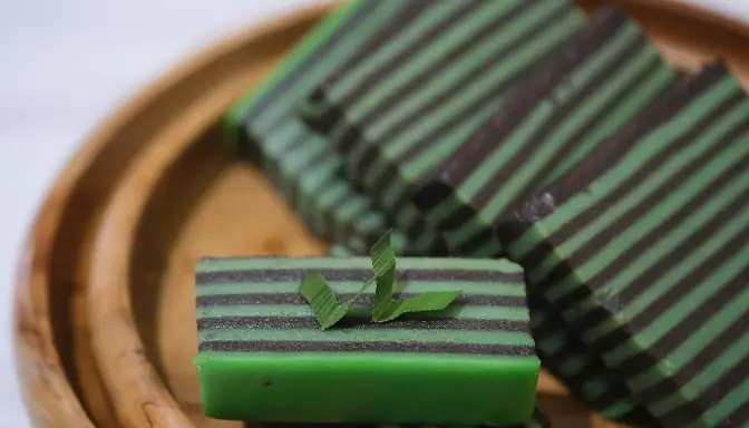 Rahasia Dapur, Bongkar Tuntas Bahan Kue Lapis yang Bikin Ketagihan