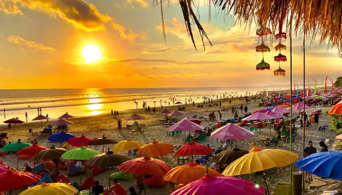 Senja Emas di Pantai Double Six, Destinasi Wajib Pecinta Sunset di Bali