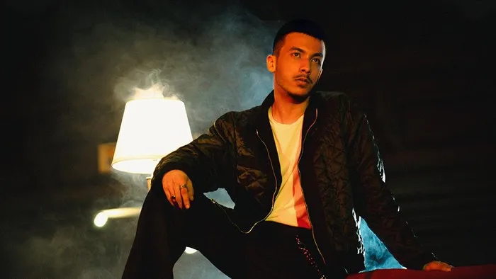 Lirik dan Chord Lagu Somebody Pleasure oleh Aziz Hedra