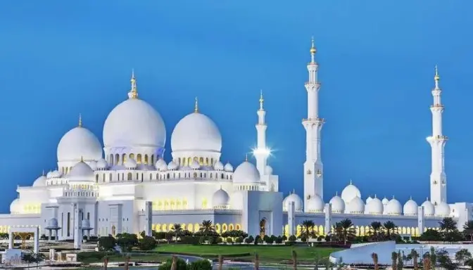 Masjid Raya Sheikh Zayed Solo, Replika Mewah dari Abu Dhabi