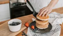 Cara Membuat Pancake Teflon 3 Bahan Anti Gagal untuk Pemula